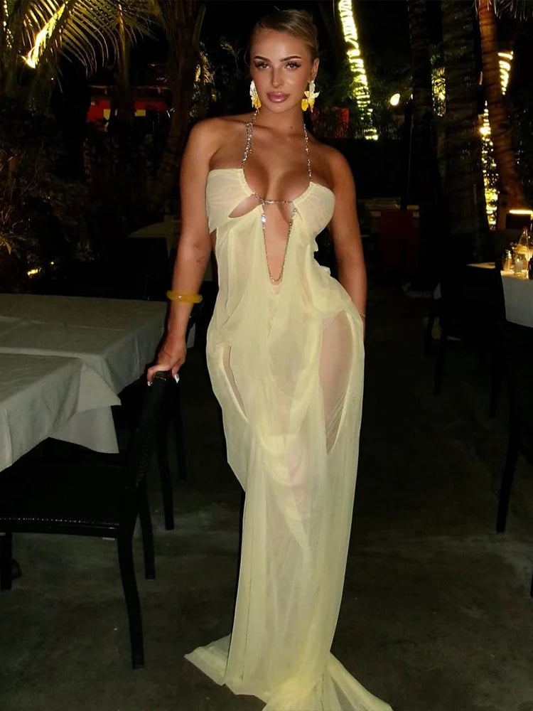 Vestido Longo Elegante com Cadeia e Decote Profundo nas Costas